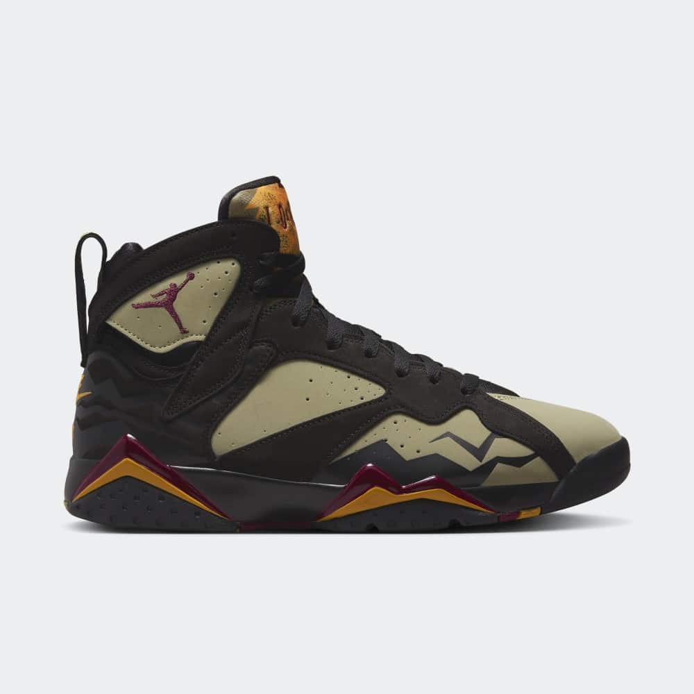 Retro 7 store black and gold